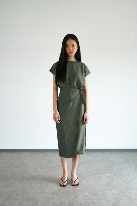 Akina Dress in Loose Linen - Moss Green