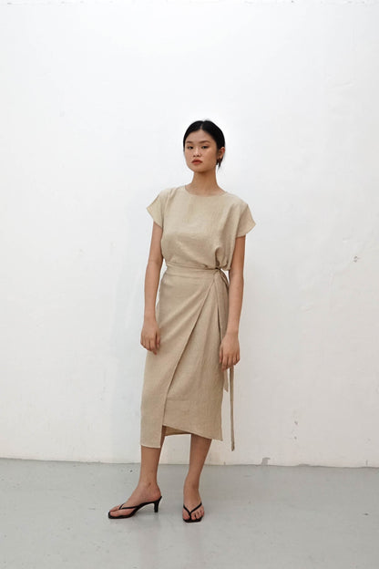 Akina Dress in Loose Linen - Cream