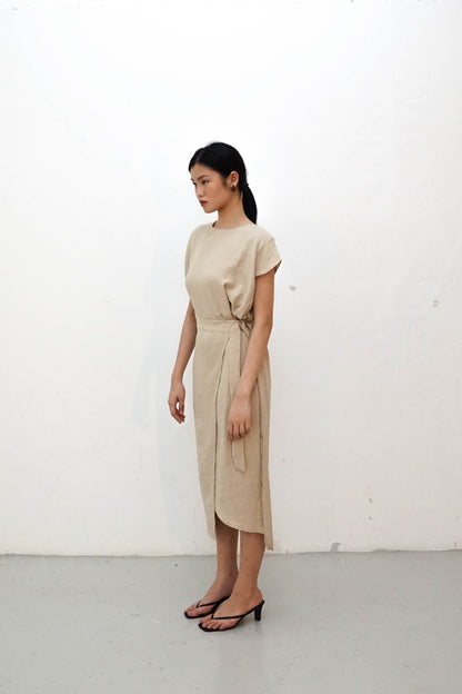 Akina Dress in Loose Linen - Cream