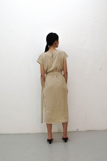 Akina Dress in Loose Linen - Cream