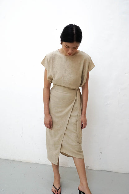 Akina Dress in Loose Linen - Cream