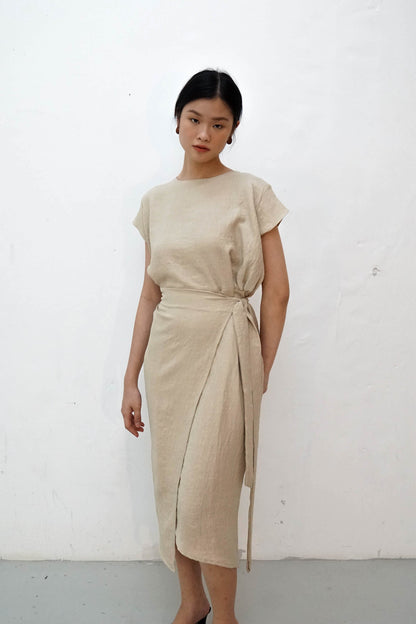 Akina Dress in Loose Linen - Cream